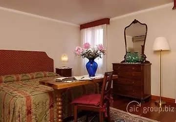 Hotel San Zulian 3*
