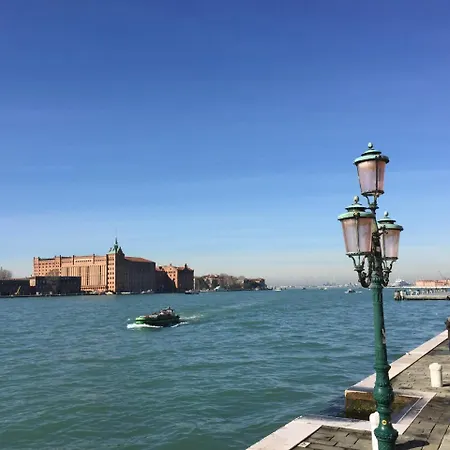 Apartment Cruise
