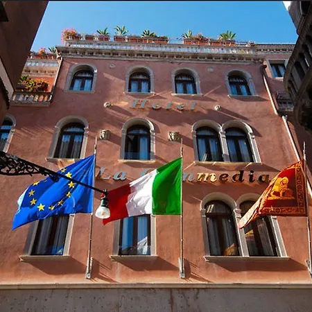 Hotel A La Commedia 4*
