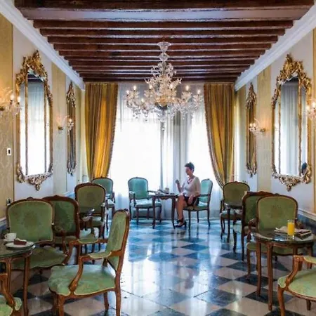 Nh Santa Lucia Hotel