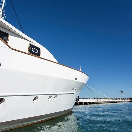 Πλωτό κατάλυμα Yacht Bert Venezia