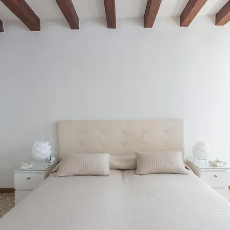 Ca Della Regina Apartment