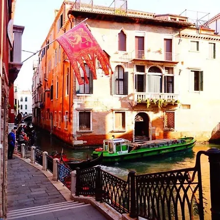 Youth Palace Hostal