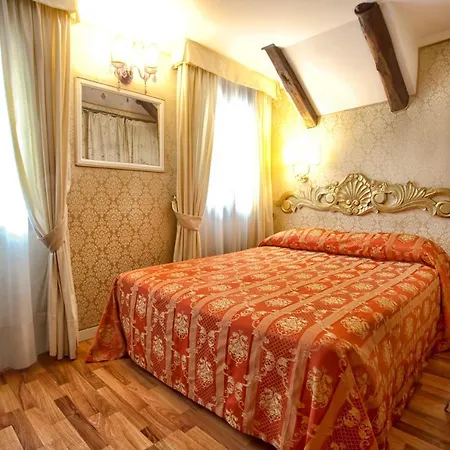 Noemi Hotel 3*