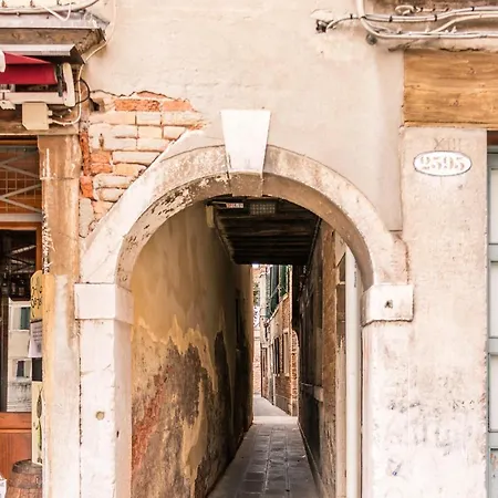 Gold And Red - The Venetian Style With Terrace * Venezia