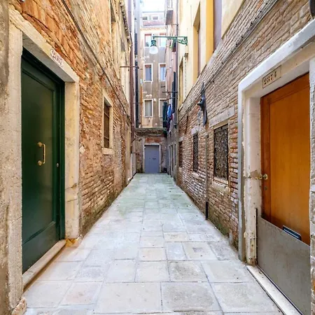 The Lion's House Apt2 Venice