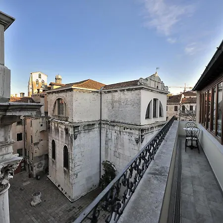 Al Theatro Palace Venice