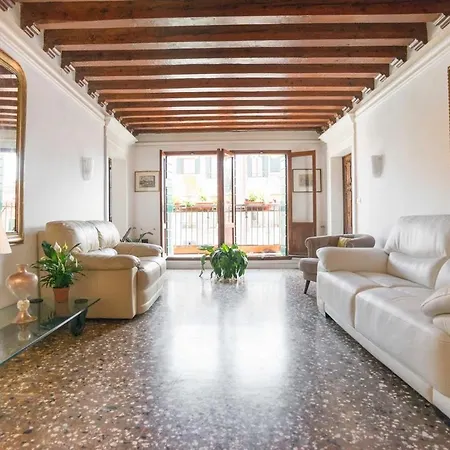 Via Garibaldi House * Venedig