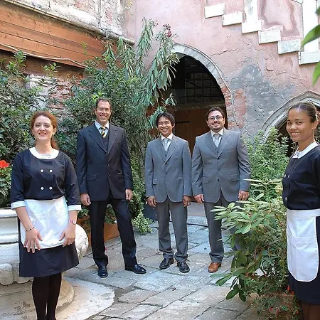 Palazzo Odoni Konukevi Venedik