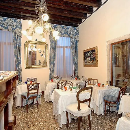 Palazzo Odoni 3* Venedik
