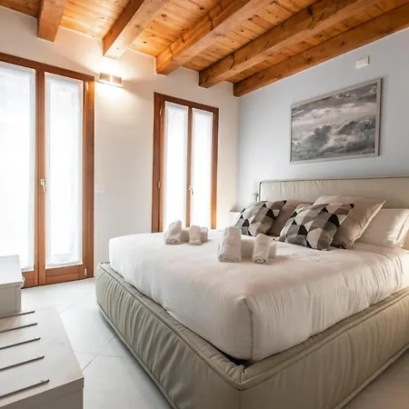 Apartment Venetian Superior R&r *