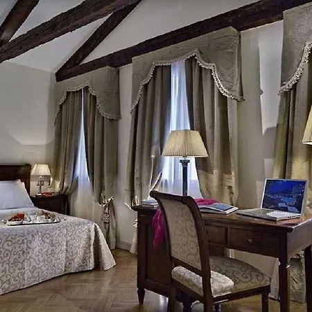 Dell'opera Hotel
