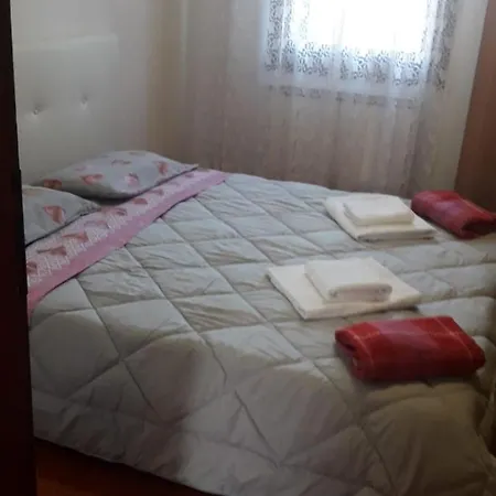 Apartment Near Station Santa Lucia Two Bedroom