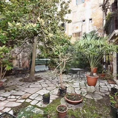 Apartment San Marco Garden House *