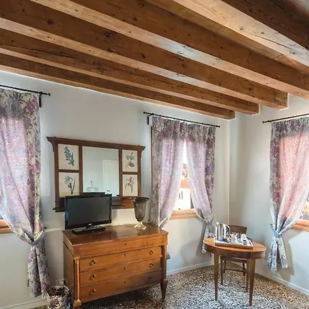 Ai Santi Apostoli Hotel 3*