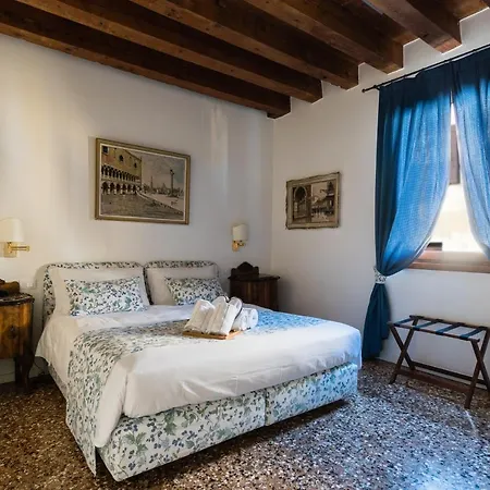 Ai Santi Apostoli 3*
