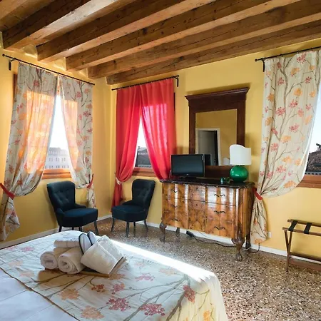 Ai Santi Apostoli Hotel 3*
