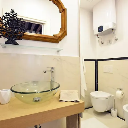 - Biennale 1 - 2 - 3 Apartment Venedig