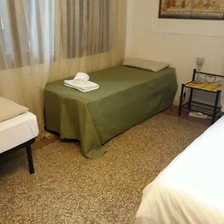 Ponte Degli Scalzi Bed & Breakfast Venice