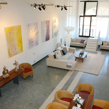 Giudecca Luxury Gallery *