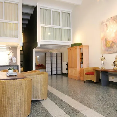 Giudecca Luxury Gallery *