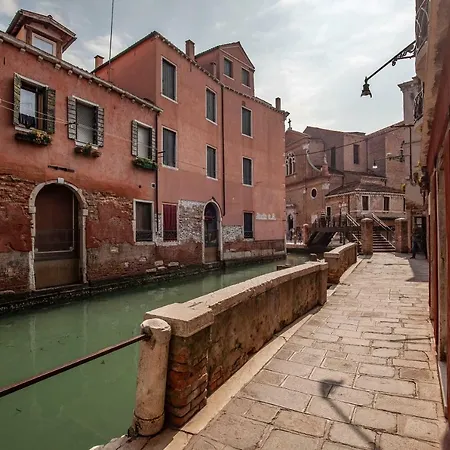 Charming Castello By Wonderful Italy Venedik