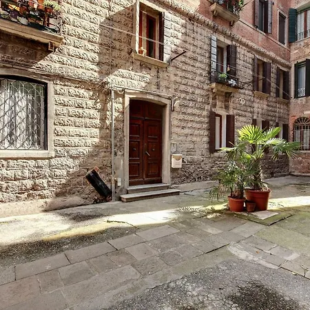 Apartment White Flowers With Canal View By Wonderful Italy *