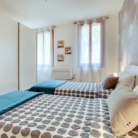 Apartment White Flowers With Canal View By Wonderful Italy