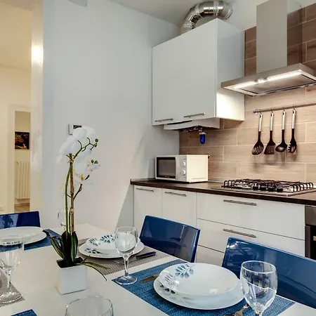 Apartment White Flowers With Canal View By Wonderful Italy *