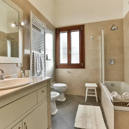 Ca Dei Greci Canal View Apartment Venice