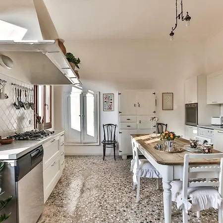 Ca Dei Greci Canal View Apartment Venice