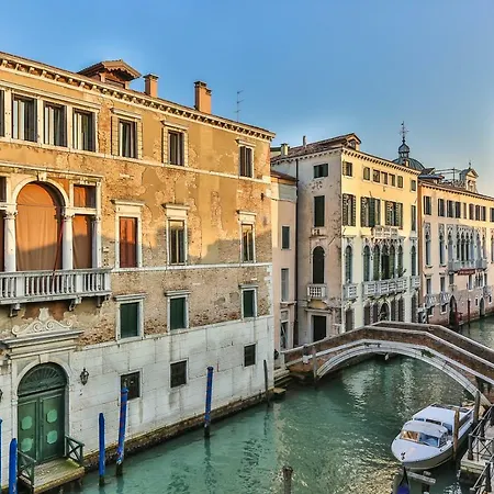 Ca Dei Greci Canal View Apartment Venice