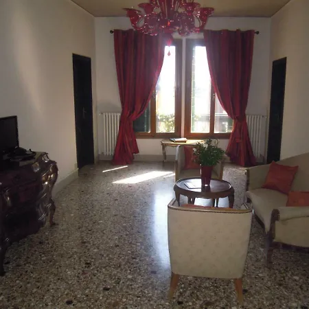 La 818 Guest house *