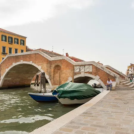 Near Station Santa Lucia Two Bedroom Apartment Venice