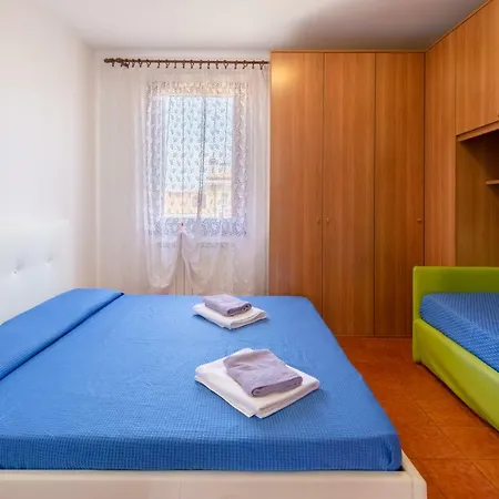 Apartment Near Station Santa Lucia Two Bedroom