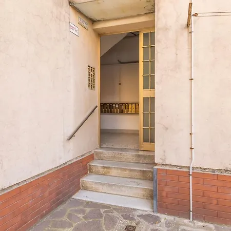 Apartment Near Station Santa Lucia Two Bedroom