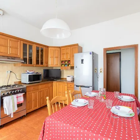 Near Station Santa Lucia Two Bedroom Apartment