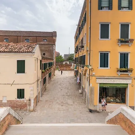 Near Station Santa Lucia Two Bedroom Apartment Venice