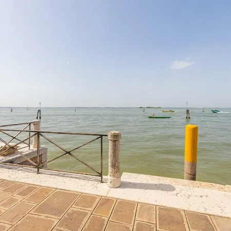 Near Station Santa Lucia Two Bedroom Apartment Venice