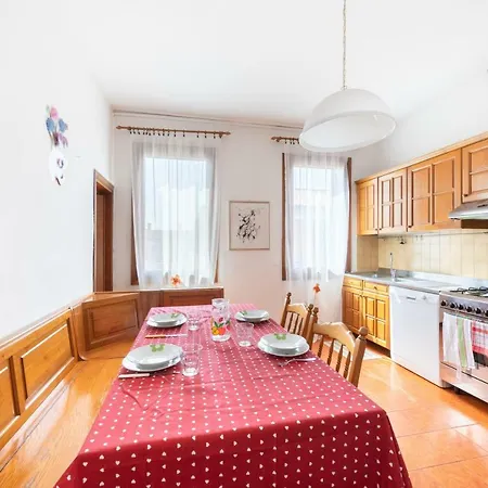 Near Station Santa Lucia Two Bedroom Apartment *