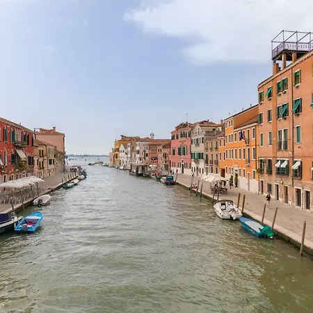 Near Station Santa Lucia Two Bedroom Apartment Venice