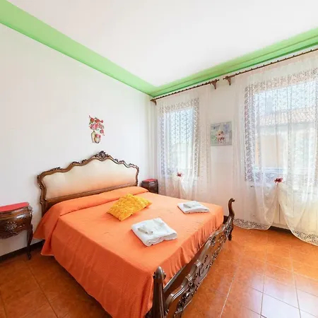 Apartment Near Station Santa Lucia Two Bedroom *
