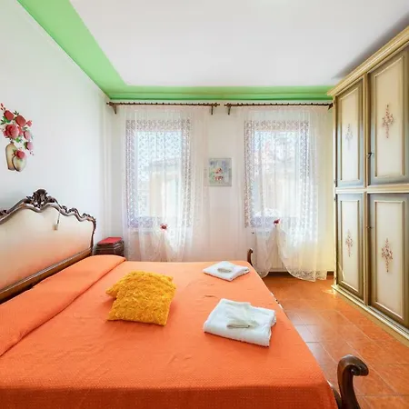 Near Station Santa Lucia Two Bedroom Apartment