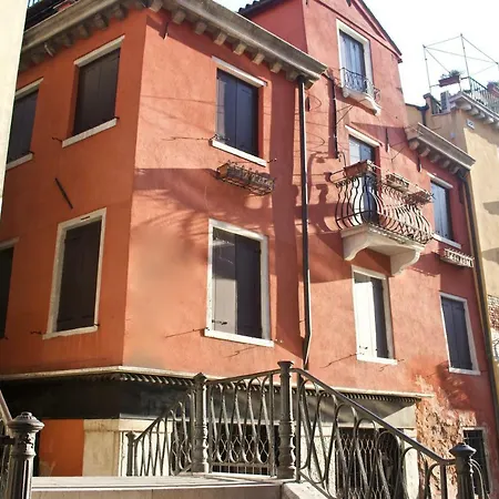 Ca Manuela 1 *