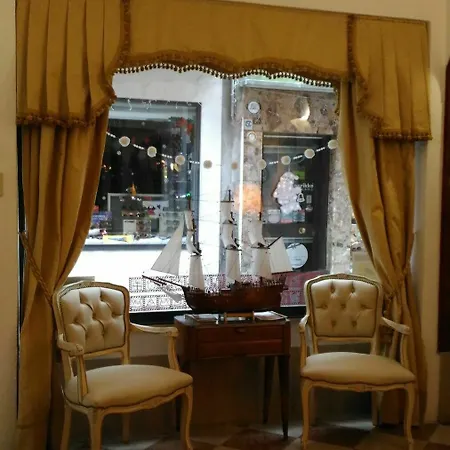 Casa Peron Hotel *