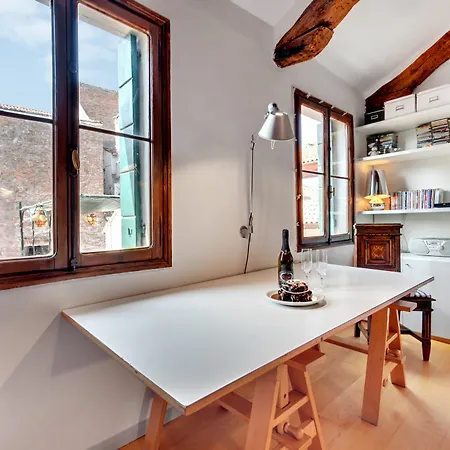 Bragora Smoochy Attic Apartment Venice