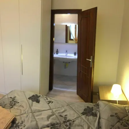 Harry's Canal View Apartment *