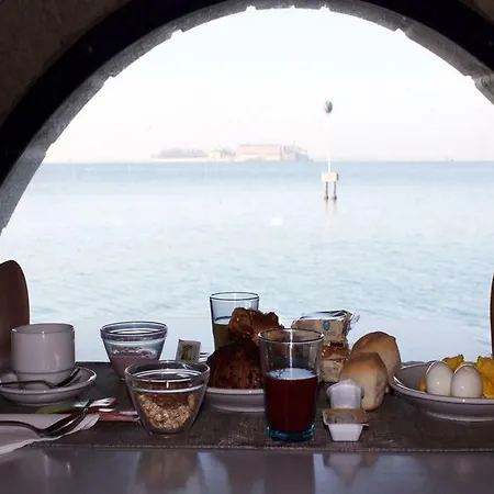 Hotell Isola Di San Servolo - Centro Venedig