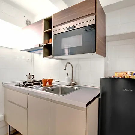 Overlooking Grand Canal Apartment