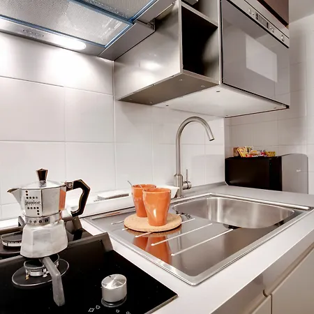Overlooking Grand Canal Apartment *